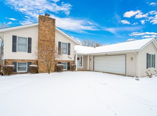 308 Greenfield Rd, Shorewood, IL 60404