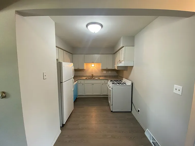 401-433 Donald Dr — Photo 5