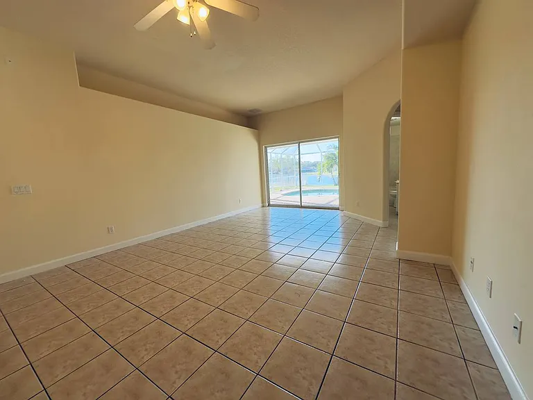 565 Limerick Dr — Photo 19