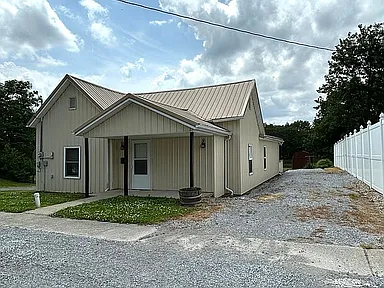 300 N Virginia St — exterior photo