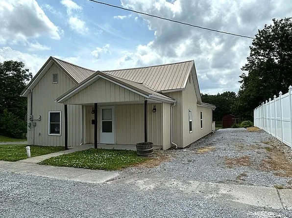 300 N Virginia St, Mc Leansboro, IL 62859
