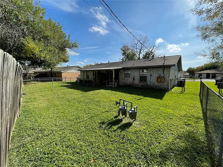 1527 Hillside Dr #CS — Photo 12