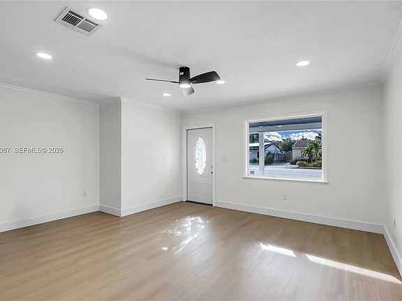 5th image of 1320 N Andrews Ave
