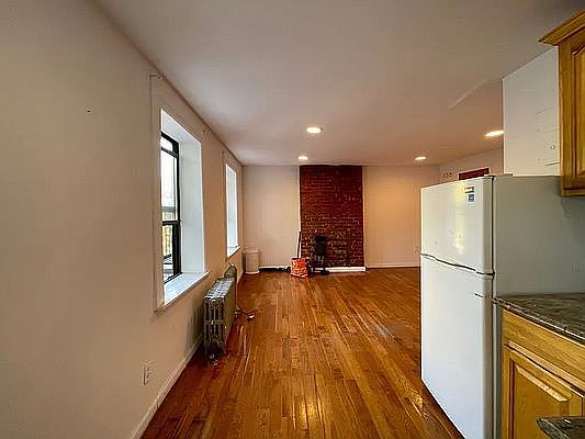4th image of 444 E 118th St #2F