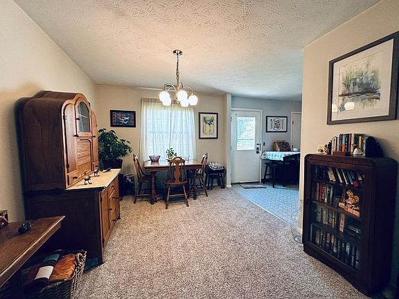 4th image of 1932 Chaucer Dr Unit B