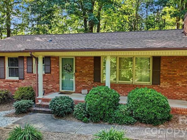 213 Bostian Lake Rd, Statesville, NC 28677