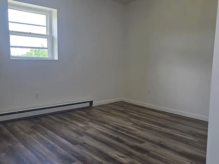 150 McCauley Ave — Photo 12