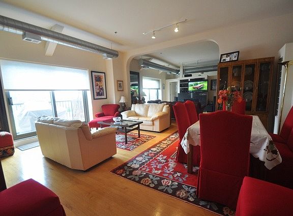2nd image of 1000 E 53rd St Unit 620