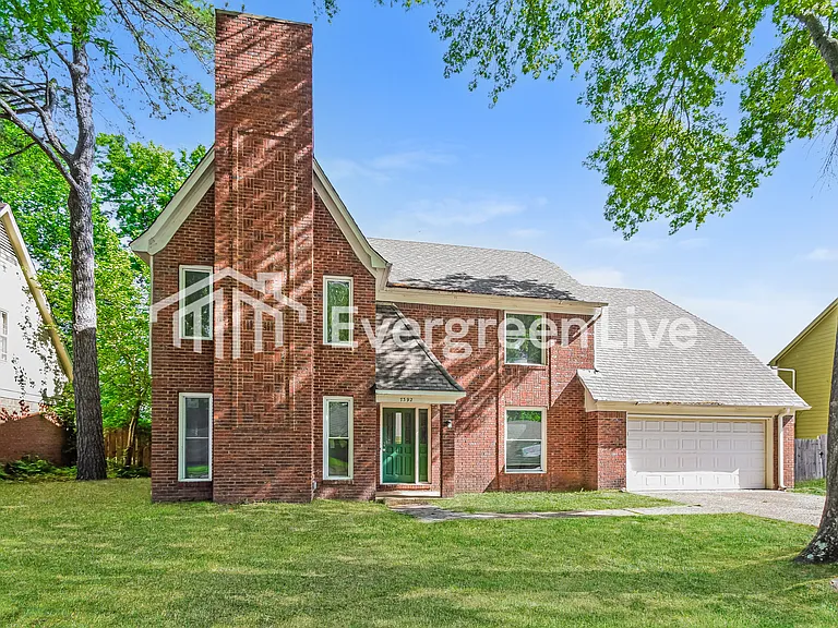 7392 Woodshire Rd — Photo 2