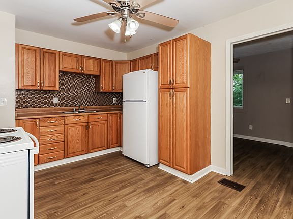 5th image of 3749 Brumbaugh Blvd