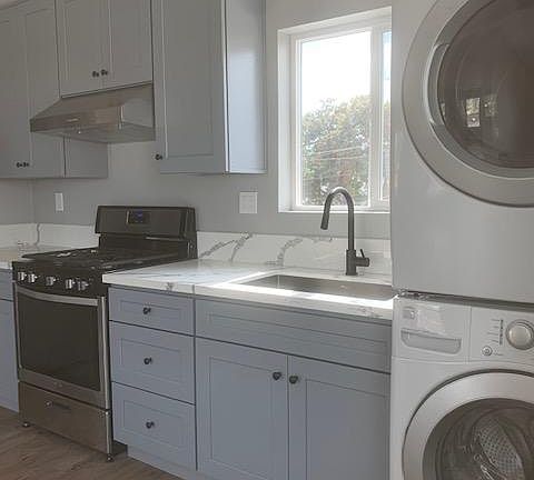 2nd floor unit kitchen & washer/dryer