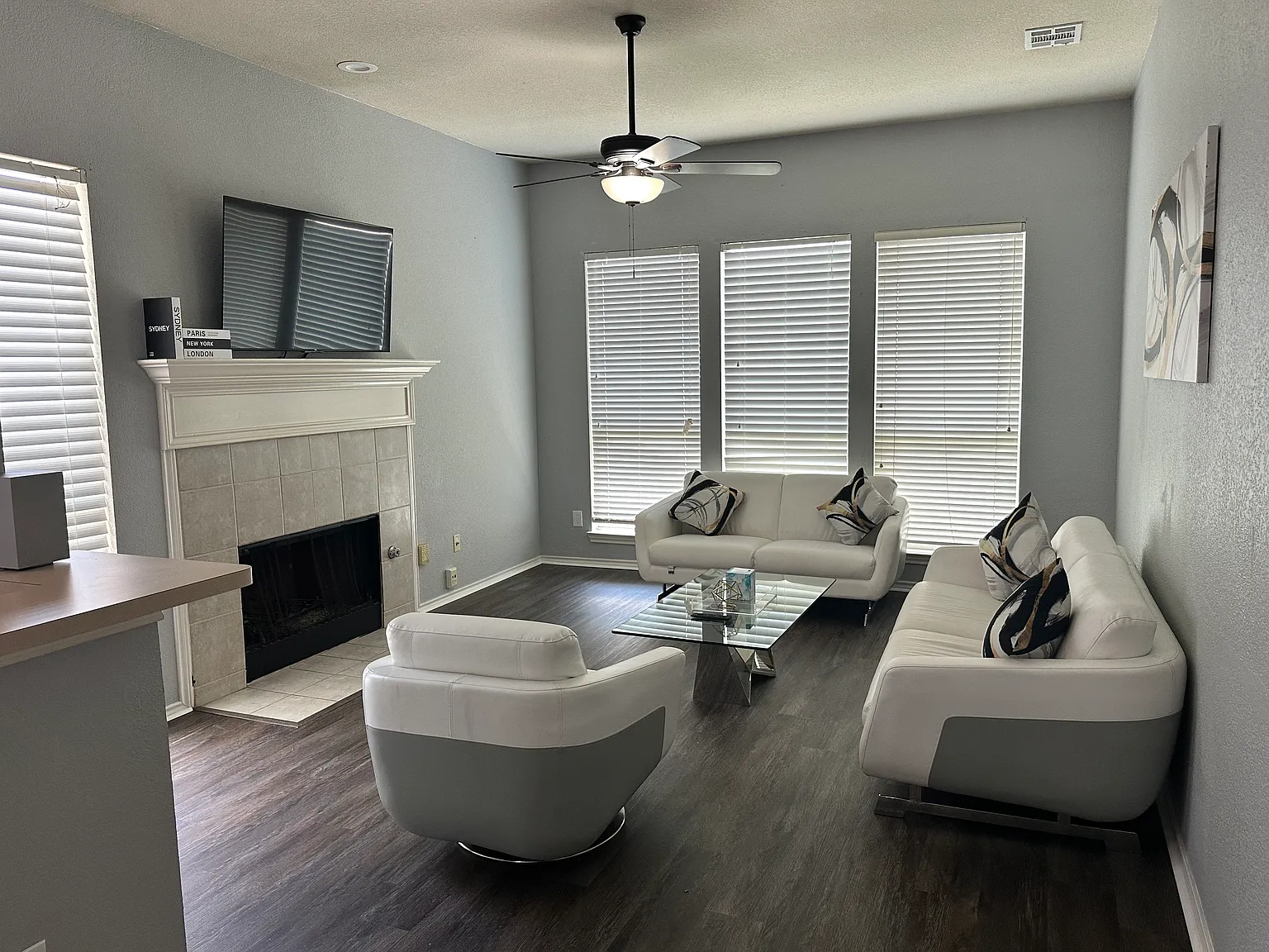 3 bed, 1717 sqft, $4,600 — Photo 3