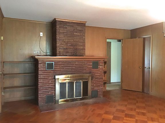 3rd image of 2843 Guilford Ln