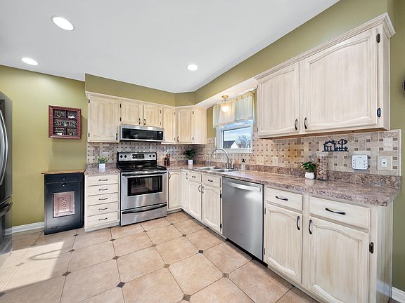 5th image of 726 Dry Creek Ct