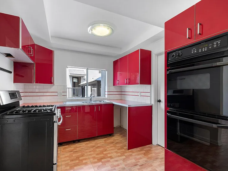 3084 Saint George St — Photo 32