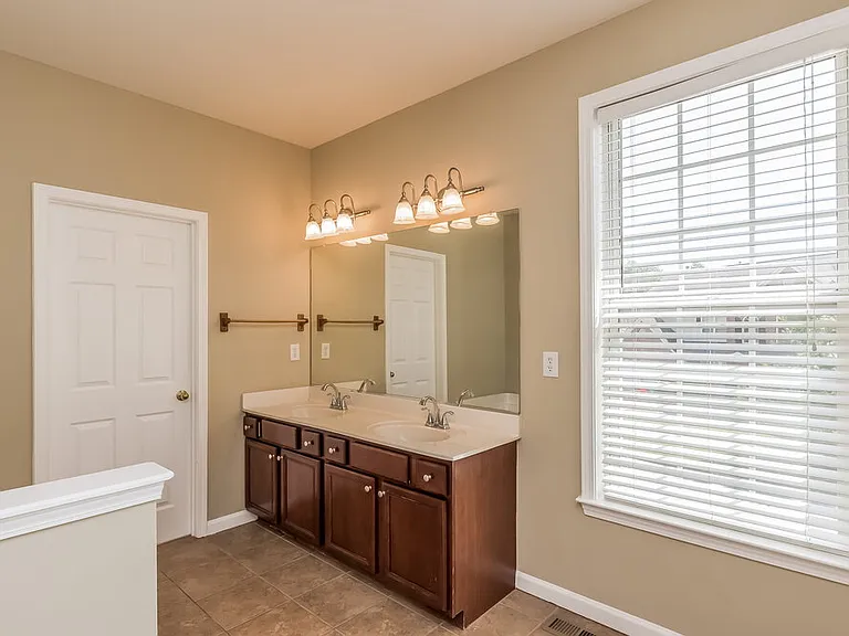 6049 Brookmere Ln — Photo 11
