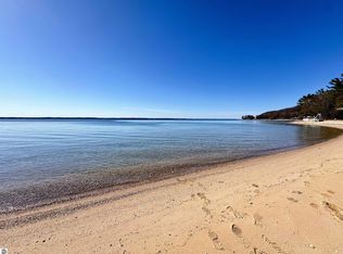 11648 Willow Point Dr, Traverse City, MI 49686