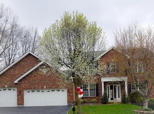 3228 Ridgetop View Dr, Saint Louis, MO 63129