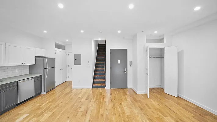 Rented by Nooklyn NYC LLC | media 1