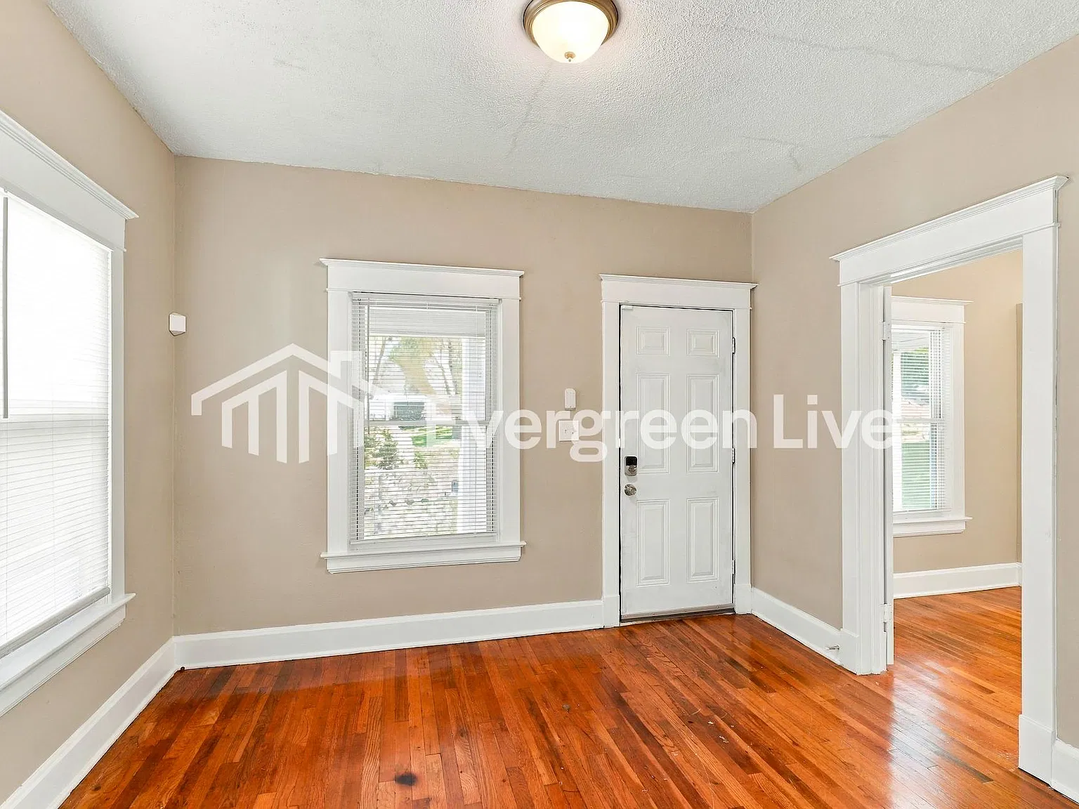 3 bed, 1.0 bath, 1200 sqft, $1,195 — Photo 4