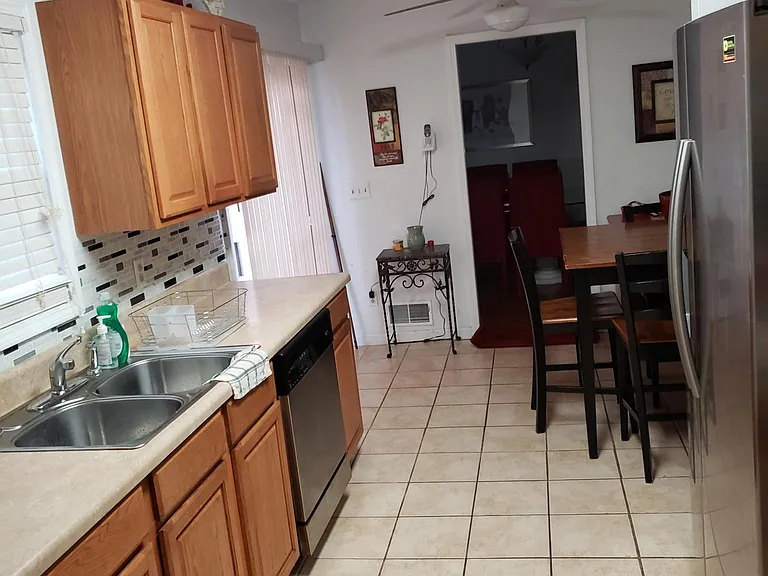 Eat-in kitchen