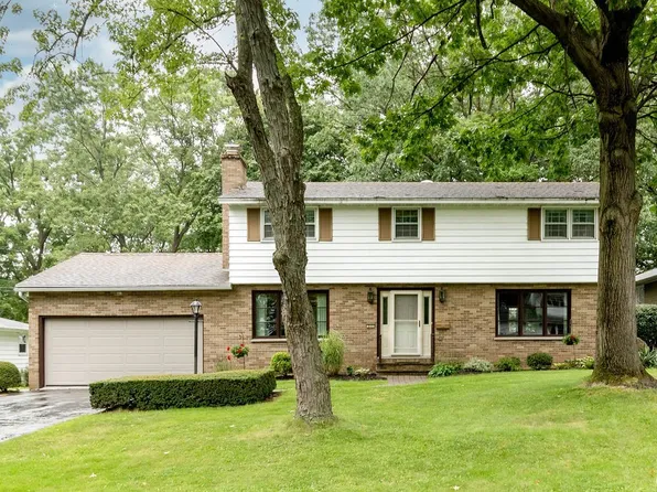 215 Oakridge Ter, Liverpool, NY 13088