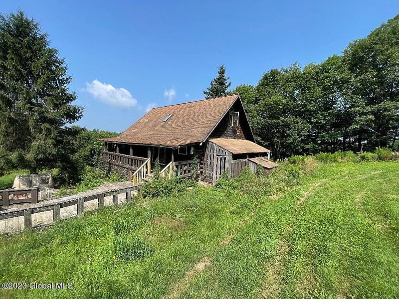 3rd image of 350 Hill Road