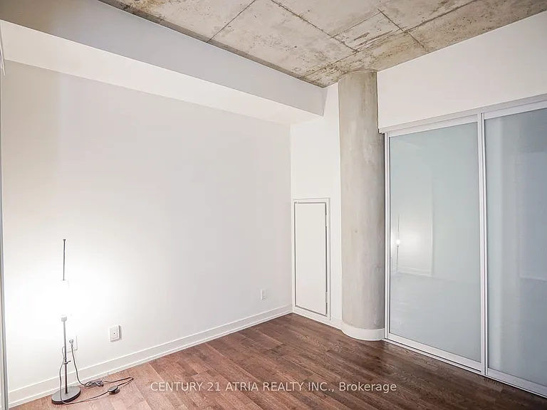 650 King St W #311 — Photo 8