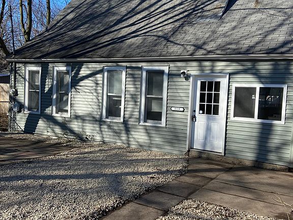 2nd image of 859 9th St NW