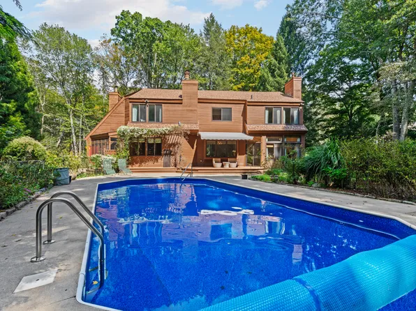 23 Williamsburg Circle, Madison, CT 06443