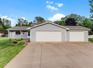 31115 Olinda Trl, Lindstrom, MN 55045