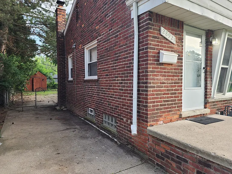 28921 Birchwood St — Photo 2
