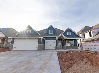 2909 Crossover Ct, Moore, OK 73160