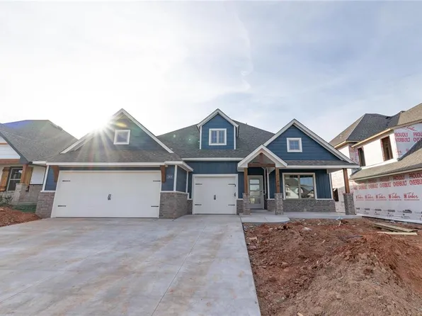 2909 Crossover Ct, Moore, OK 73160