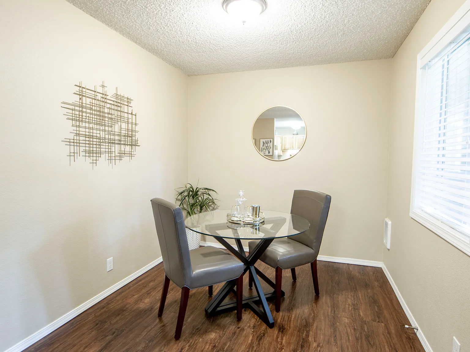 Oak Vale Apartments — Photo 2