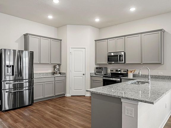 3rd image of 2038 Viva Rd