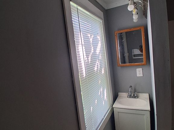 3rd image of 152 Church St