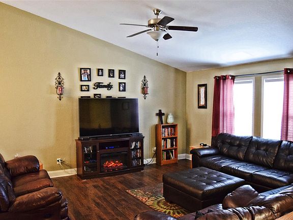 3rd image of 350 Sunny Valley Ln