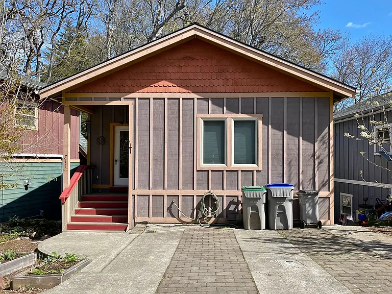 711 Katies Ln — Photo 20
