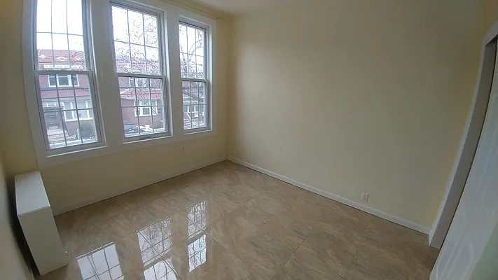 Rented by Halvatzis Realty | media 3