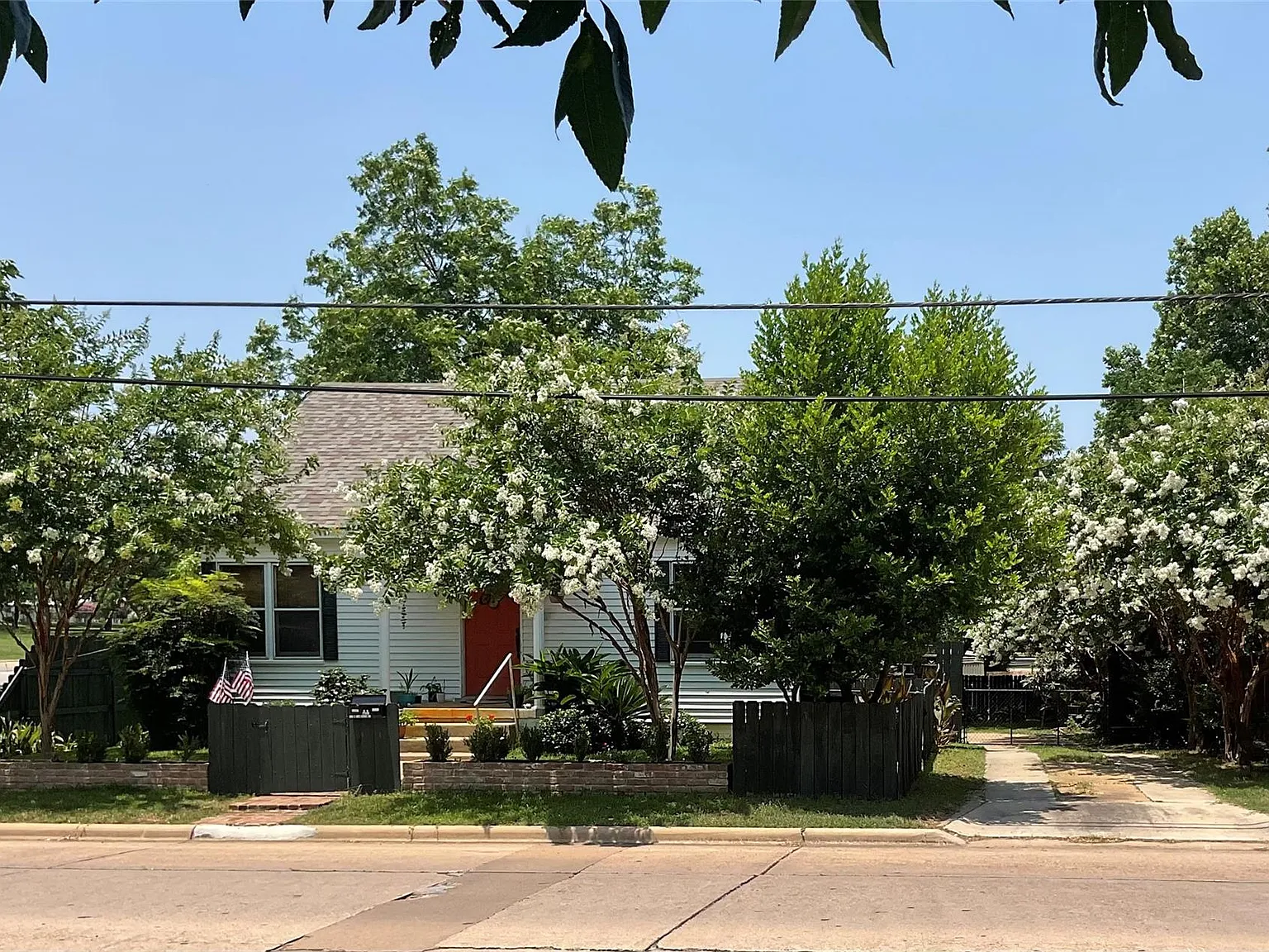 2 bed, 1.0 bath, 996 sqft, $1,700 — Photo 2