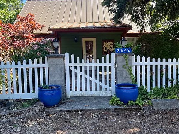 3842 Melrose Rd, Roseburg, OR 97471
