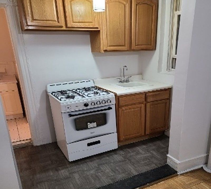 2nd image of 219 E 85th St #2RW