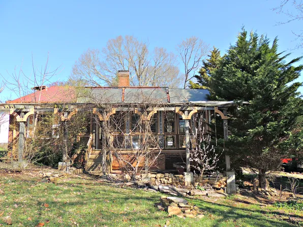 1234 11th St NW, Hickory, NC 28601