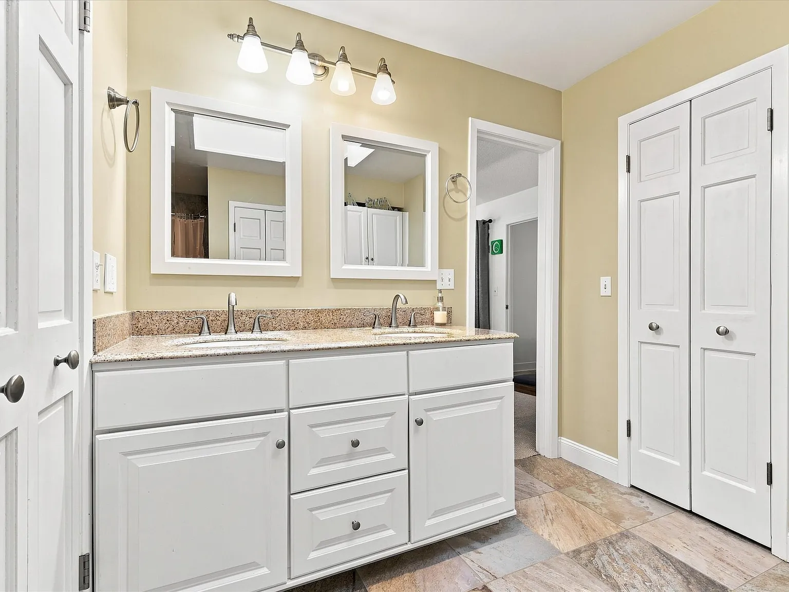 2 bed, 2016 sqft, $2,800 — Photo 3