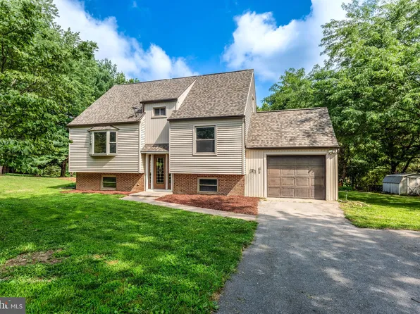 413 Holly Dr, Dauphin, PA 17018