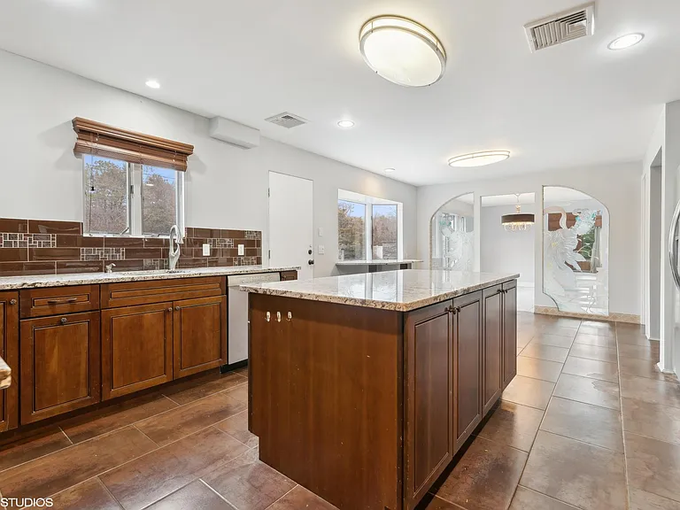 4 Box Tree Rd — Photo 17