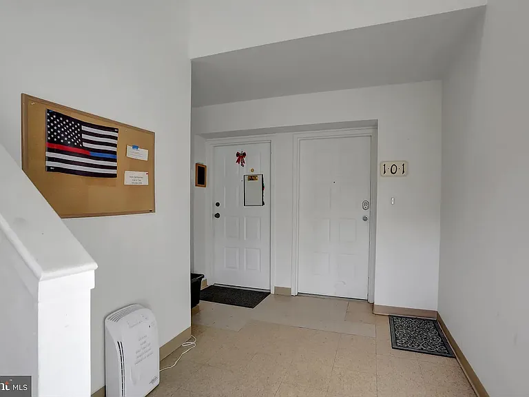 107 Hamilton Ave #107 — Photo 3