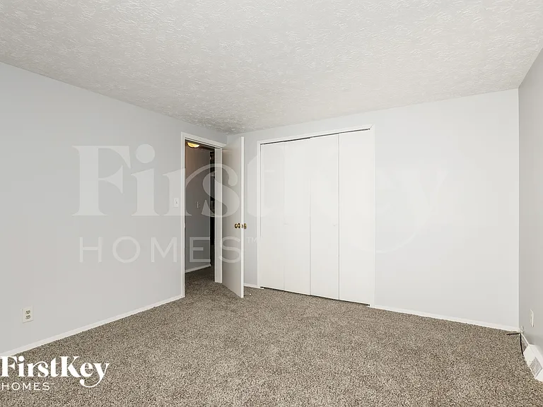 4638 N Richardt Ave — Photo 13