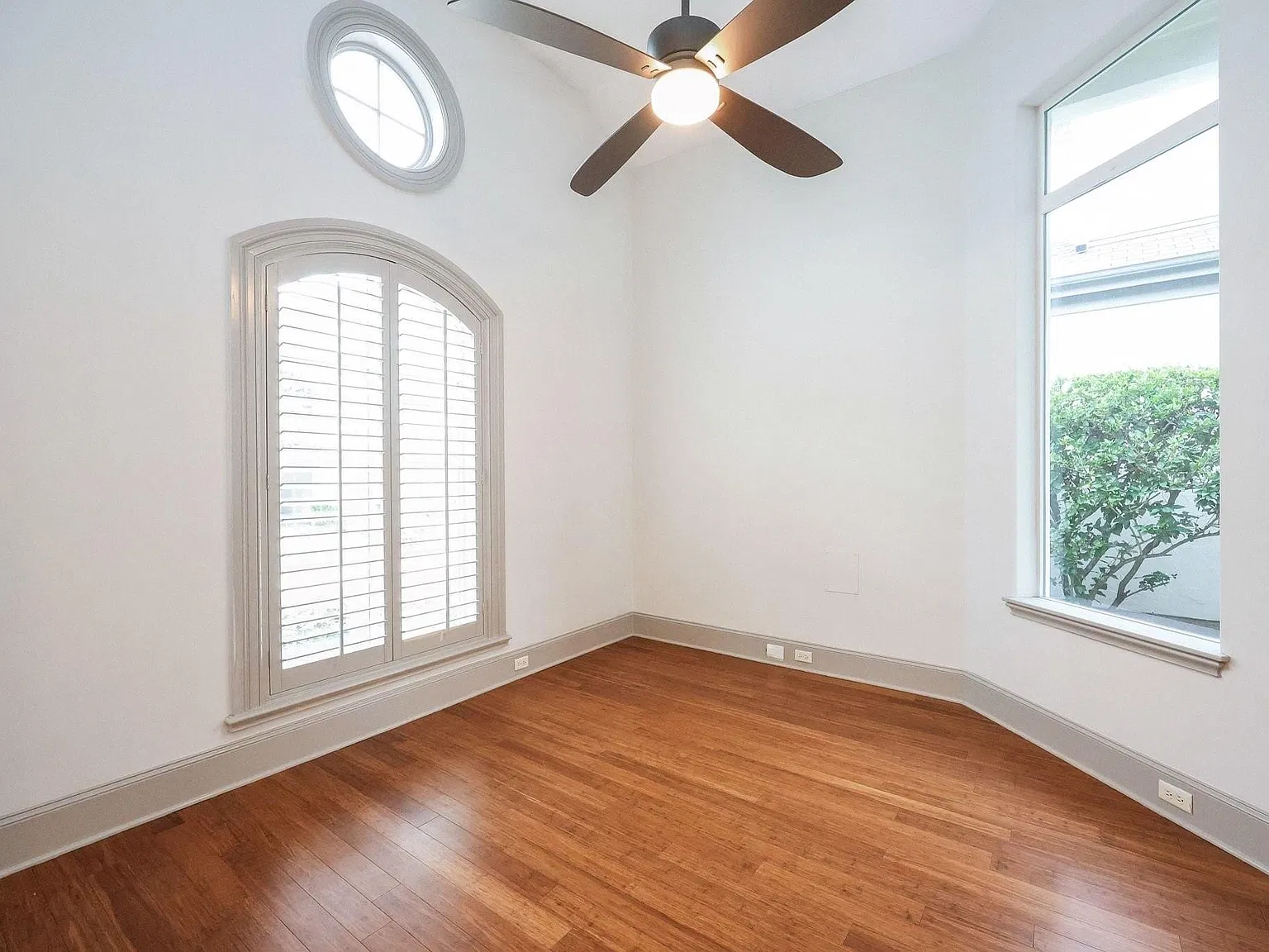 3 bed, 4.5 bath, 3417 sqft, $4,950 — Photo 3